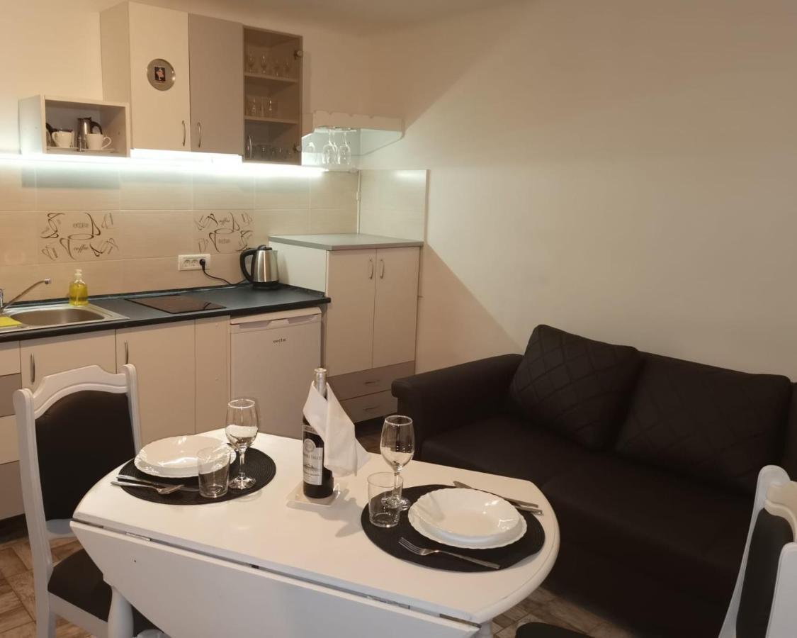 Carla'S Place Ap 2 Oradea Eksteriør bilde