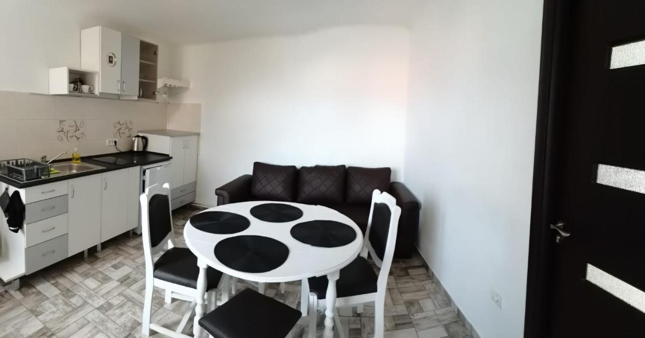 Carla'S Place Ap 2 Oradea Eksteriør bilde