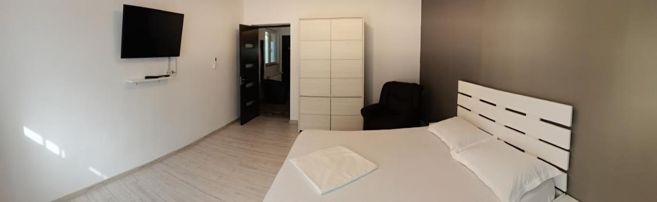 Carla'S Place Ap 2 Oradea Eksteriør bilde